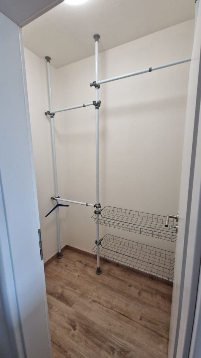 Pronájem bytu 1+kk 30 m², Pod Lysinami, Praha, Praha Pronájem bytu 1+kk 30 m², Pod Lysinami, Praha, Praha