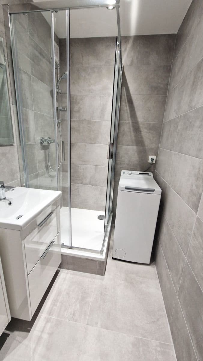Pronájem bytu 1+kk 30 m², Pod Lysinami, Praha, Praha Pronájem bytu 1+kk 30 m², Pod Lysinami, Praha, Praha