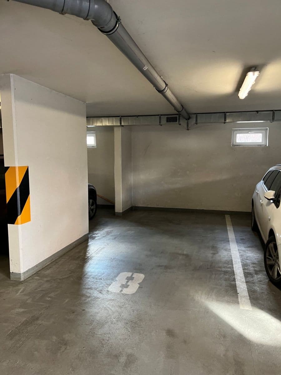 Pronájem garáže 25 m², Janýrova, Praha, Praha Pronájem garáže 25 m², Janýrova, Praha, Praha