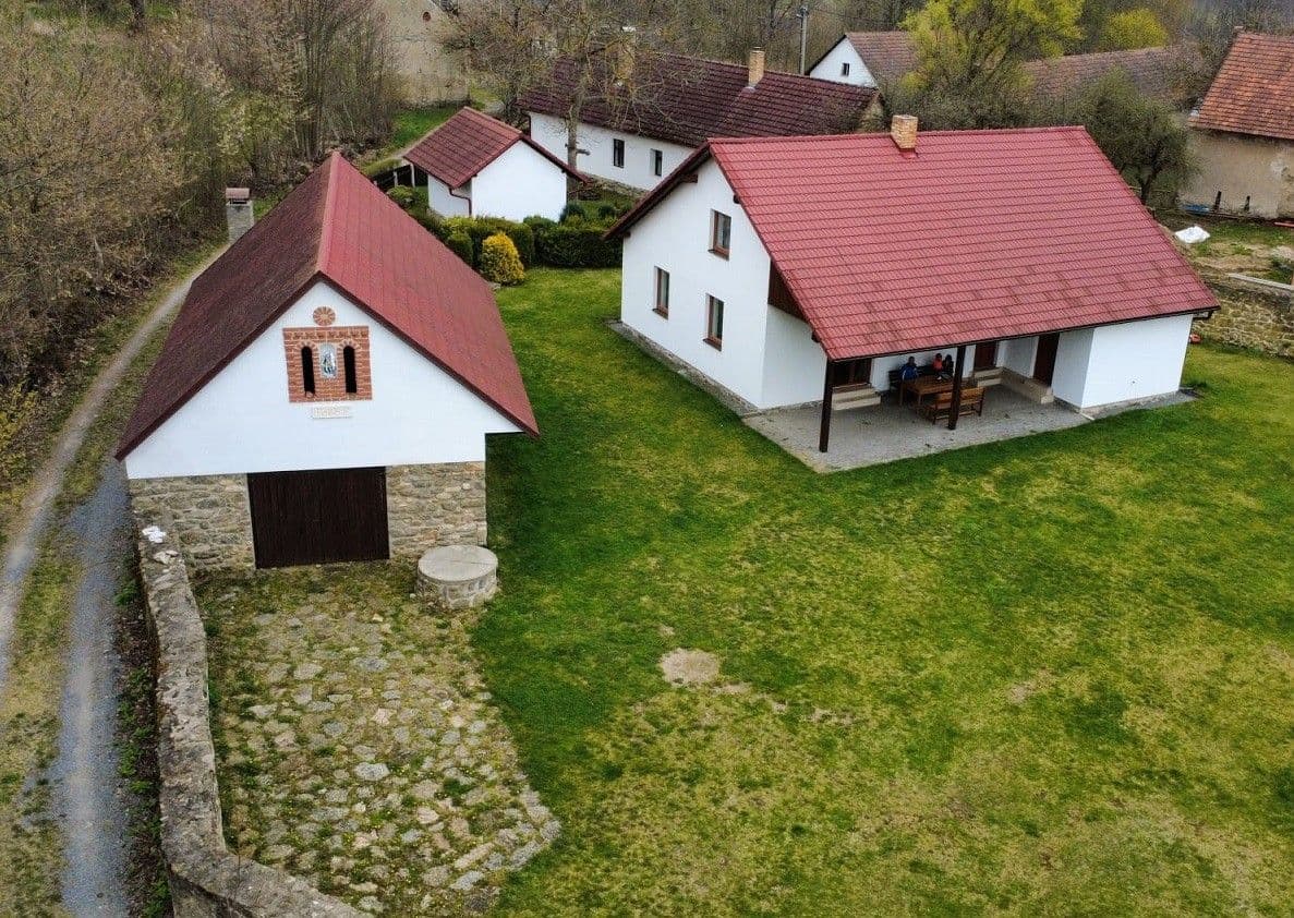 Prodej domu 220 m², pozemek 1.697 m², Nechvalice, Středočeský kraj Prodej domu 220 m², pozemek 1.697 m², Nechvalice, Středočeský kraj