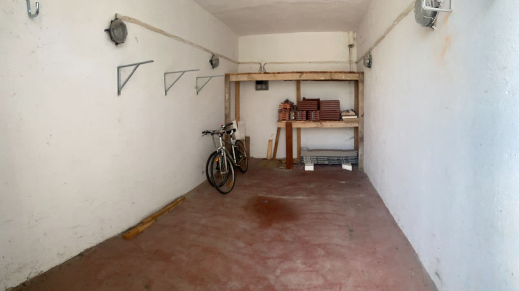 Pronájem garáže 18 m², Rajhrad, Jihomoravský kraj Pronájem garáže 18 m², Rajhrad, Jihomoravský kraj