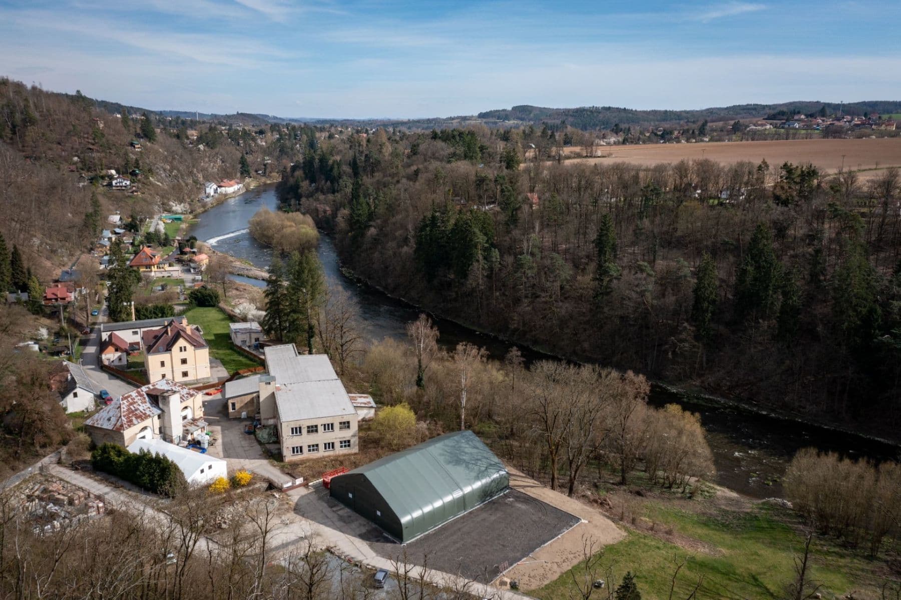 Pronájem nebytového prostoru 567 m², Jílové u Prahy, Středočeský kraj Pronájem nebytového prostoru 567 m², Jílové u Prahy, Středočeský kraj