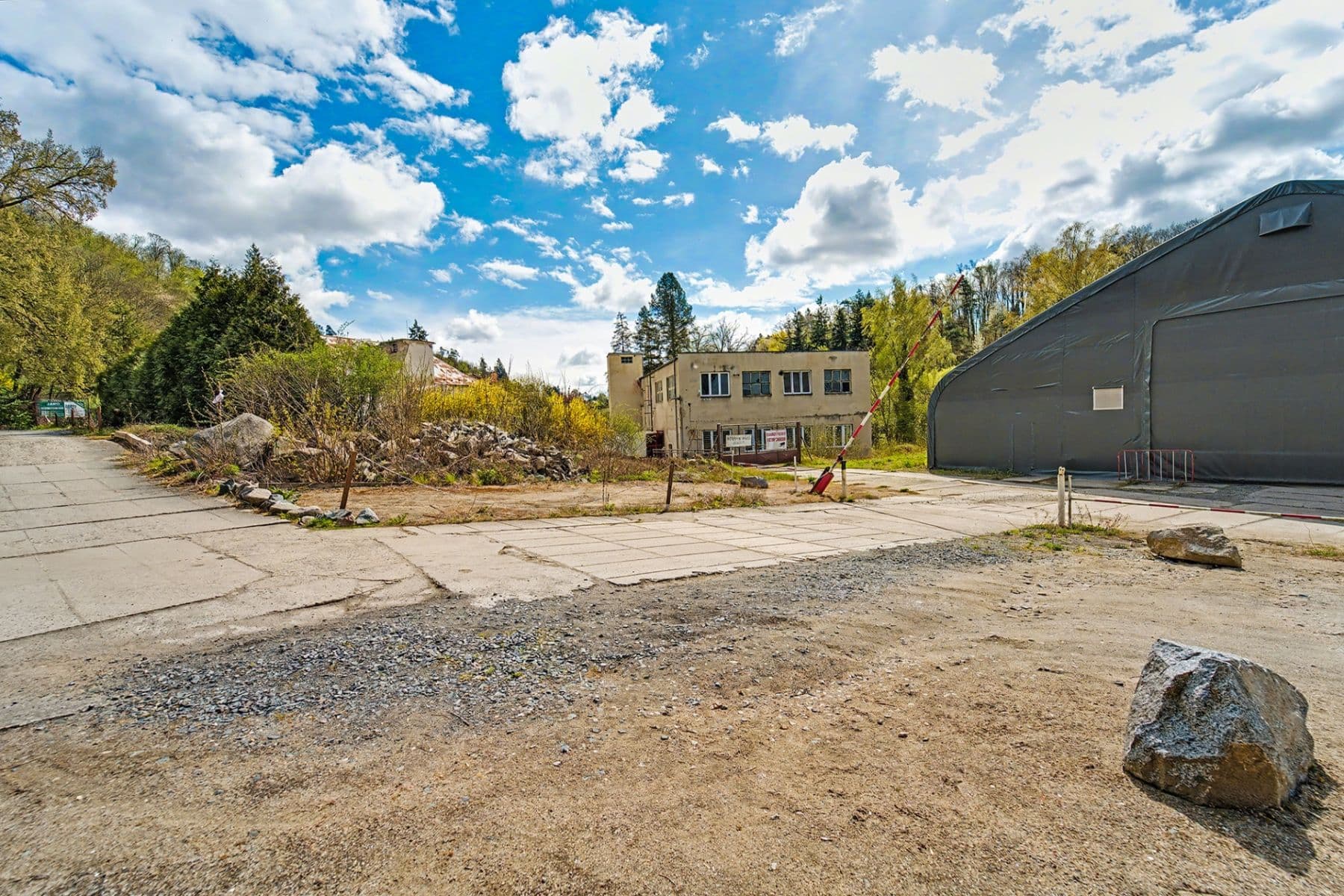 Pronájem nebytového prostoru 567 m², Jílové u Prahy, Středočeský kraj Pronájem nebytového prostoru 567 m², Jílové u Prahy, Středočeský kraj