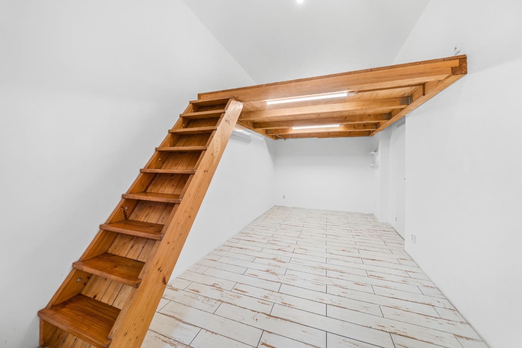 Pronájem bytu 3+kk 65 m², Bělehradská, Praha, Praha Pronájem bytu 3+kk 65 m², Bělehradská, Praha, Praha