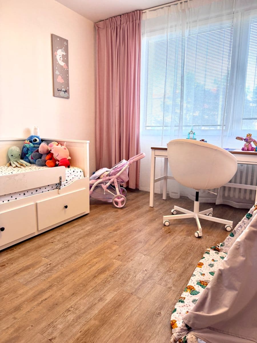 Pronájem bytu 3+1 75 m², Otradovická, Praha, Praha Pronájem bytu 3+1 75 m², Otradovická, Praha, Praha