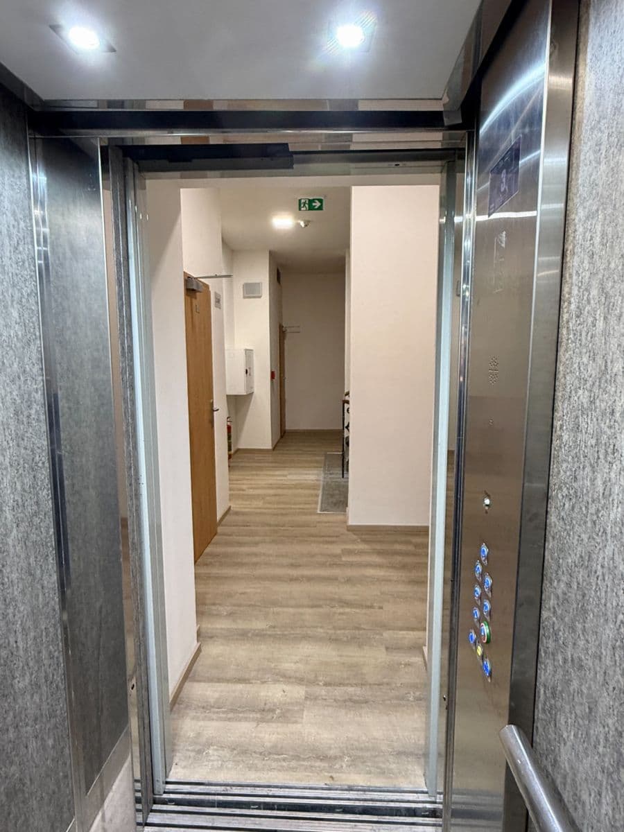 Pronájem bytu 1+kk 17 m², Sokolská, Praha, Praha Pronájem bytu 1+kk 17 m², Sokolská, Praha, Praha