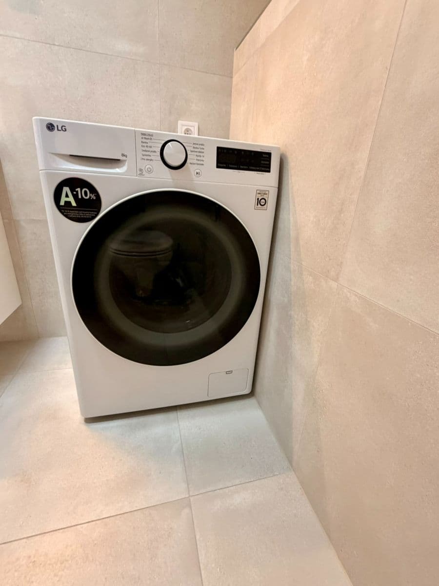 Pronájem bytu 1+kk 38 m², Kabešova, Praha, Praha Pronájem bytu 1+kk 38 m², Kabešova, Praha, Praha