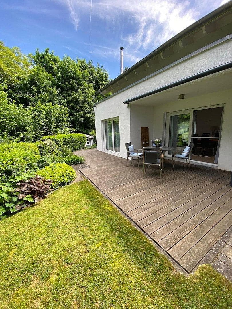 Prodej domu 140 m², pozemek 820 m², Müllheim im Markgräflerland, Bádensko-Württembersko Prodej domu 140 m², pozemek 820 m², Müllheim im Markgräflerland, Bádensko-Württembersko