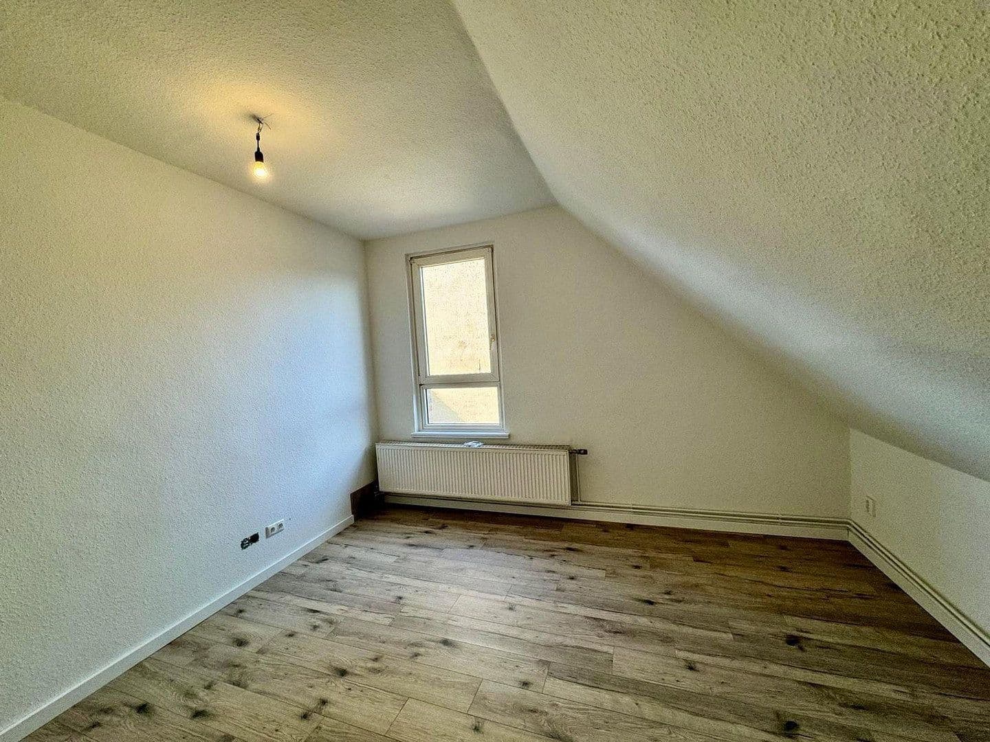 Pronájem bytu 2+1 76 m², Peiner Straße 34, Hildesheim, Dolní Sasko Pronájem bytu 2+1 76 m², Peiner Straße 34, Hildesheim, Dolní Sasko