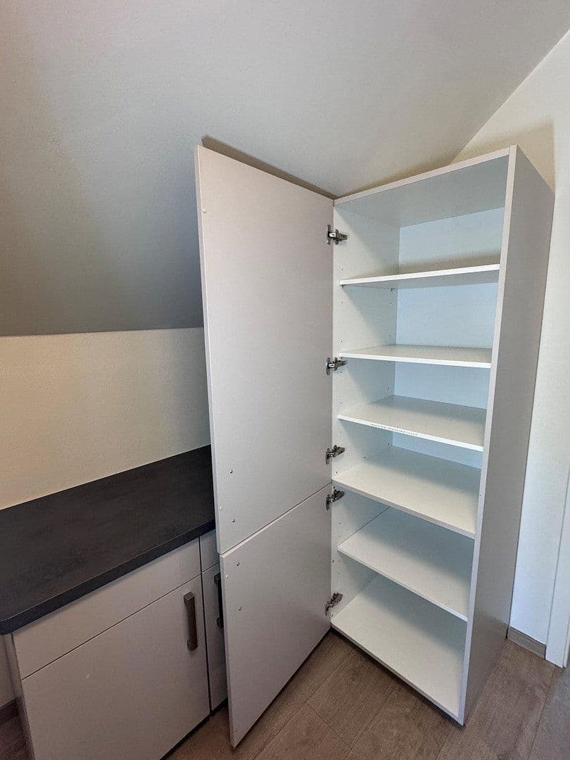 Pronájem bytu 1+1 30 m², Wilhelm-Kobelt-Str., Frankfurt am Main, Hessen Pronájem bytu 1+1 30 m², Wilhelm-Kobelt-Str., Frankfurt am Main, Hessen