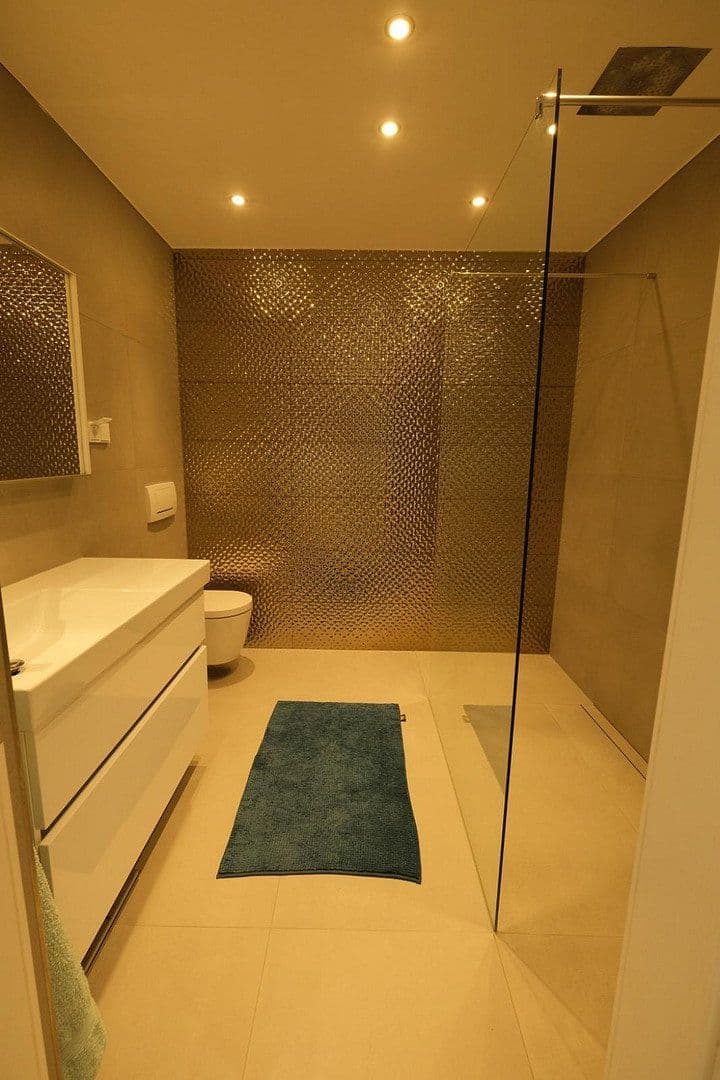 Pronájem bytu 3+1 76 m², Köln, Severní Porýní-Vestfálsko Pronájem bytu 3+1 76 m², Köln, Severní Porýní-Vestfálsko