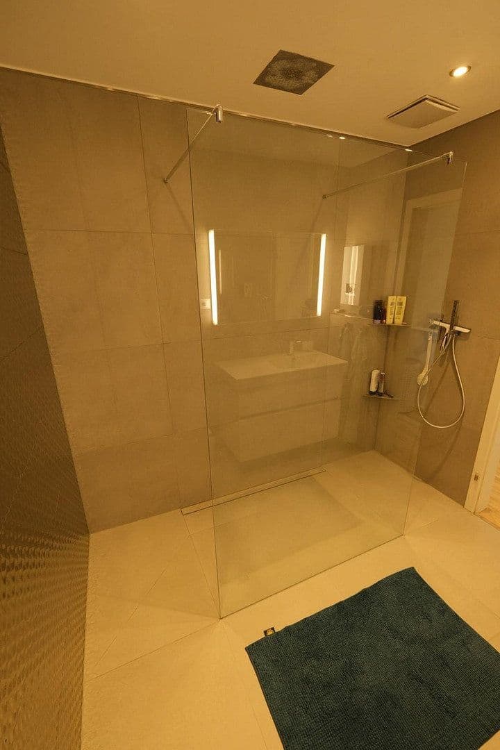 Pronájem bytu 3+1 76 m², Köln, Severní Porýní-Vestfálsko Pronájem bytu 3+1 76 m², Köln, Severní Porýní-Vestfálsko