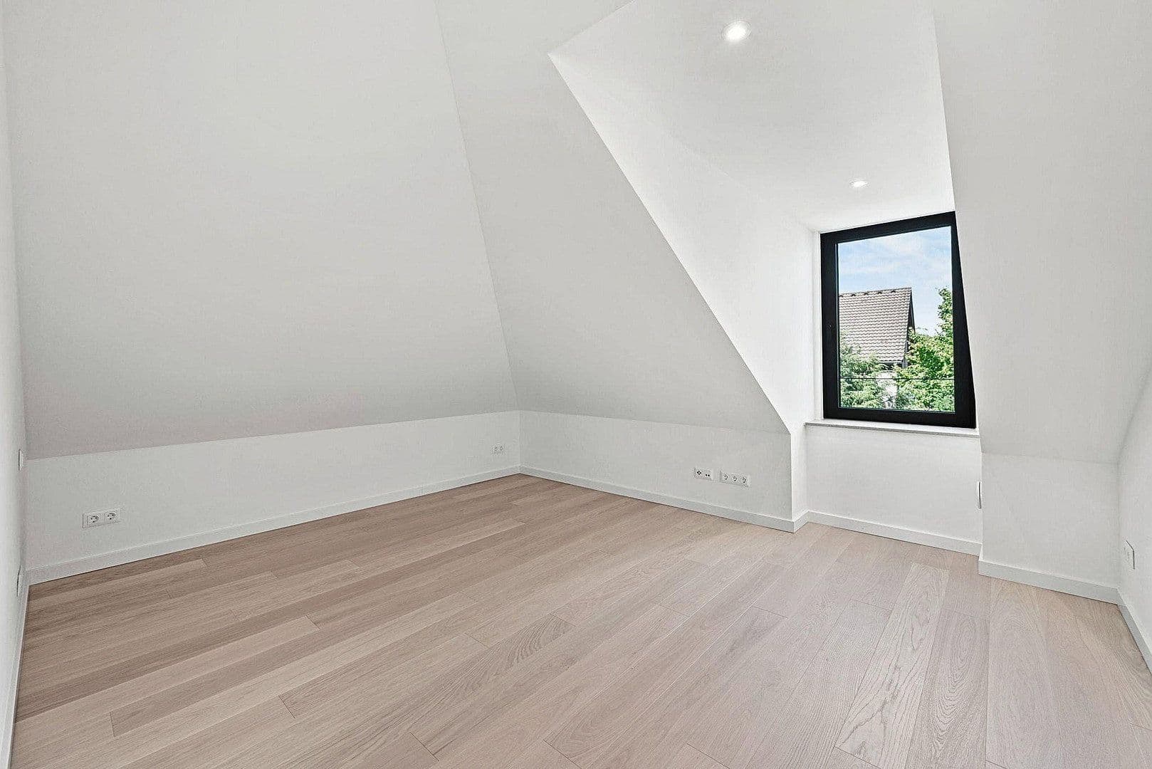 Prodej domu 243 m², pozemek 276 m², Sembdnerstraße 8, Germering, Bavorsko Prodej domu 243 m², pozemek 276 m², Sembdnerstraße 8, Germering, Bavorsko