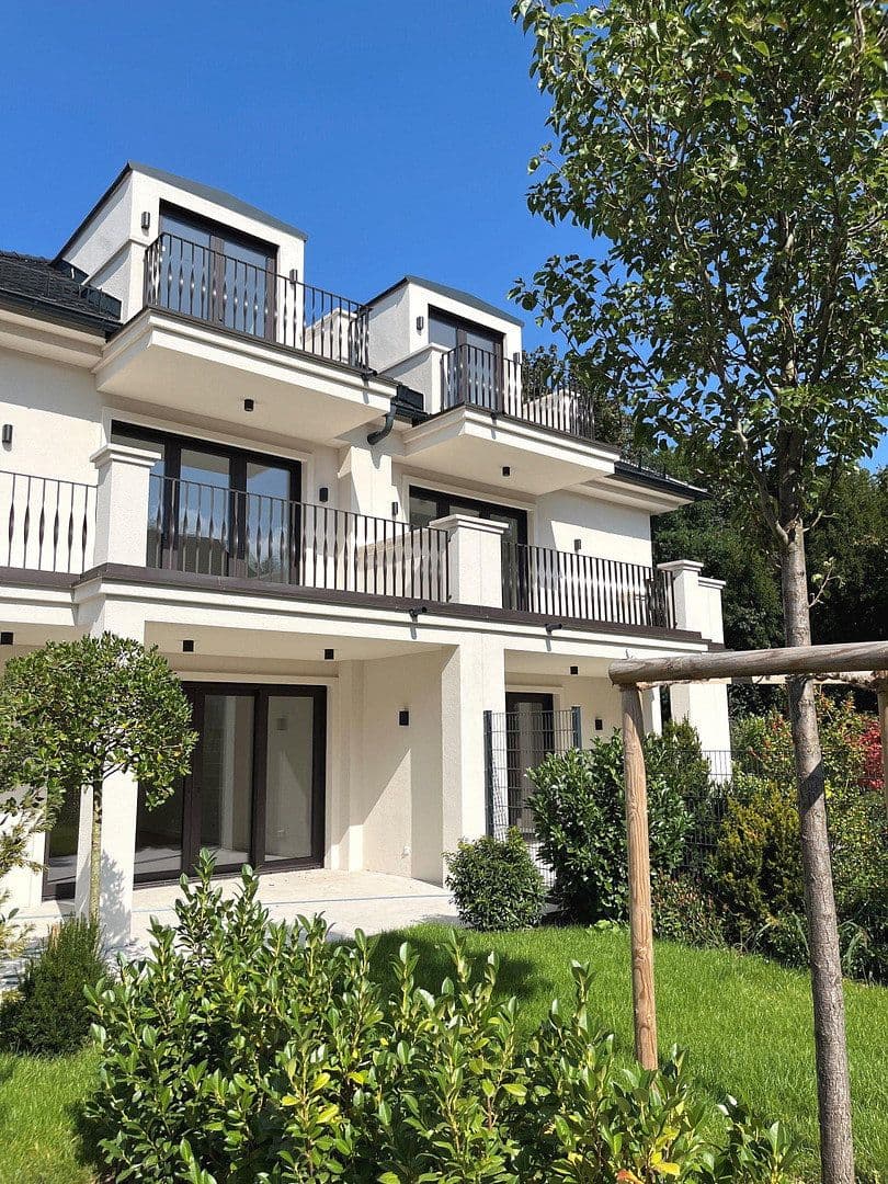 Prodej domu 243 m², pozemek 276 m², Sembdnerstraße 8, Germering, Bavorsko Prodej domu 243 m², pozemek 276 m², Sembdnerstraße 8, Germering, Bavorsko