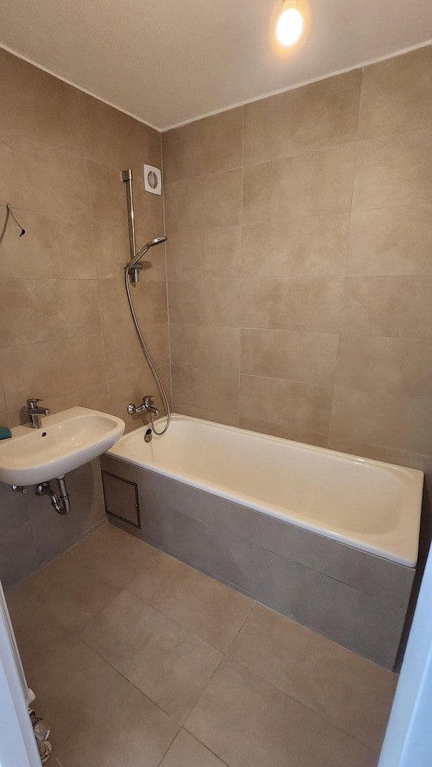 Pronájem bytu 3+1 76 m², Berliner Ring 43, Wertheim, Bádensko-Württembersko Pronájem bytu 3+1 76 m², Berliner Ring 43, Wertheim, Bádensko-Württembersko