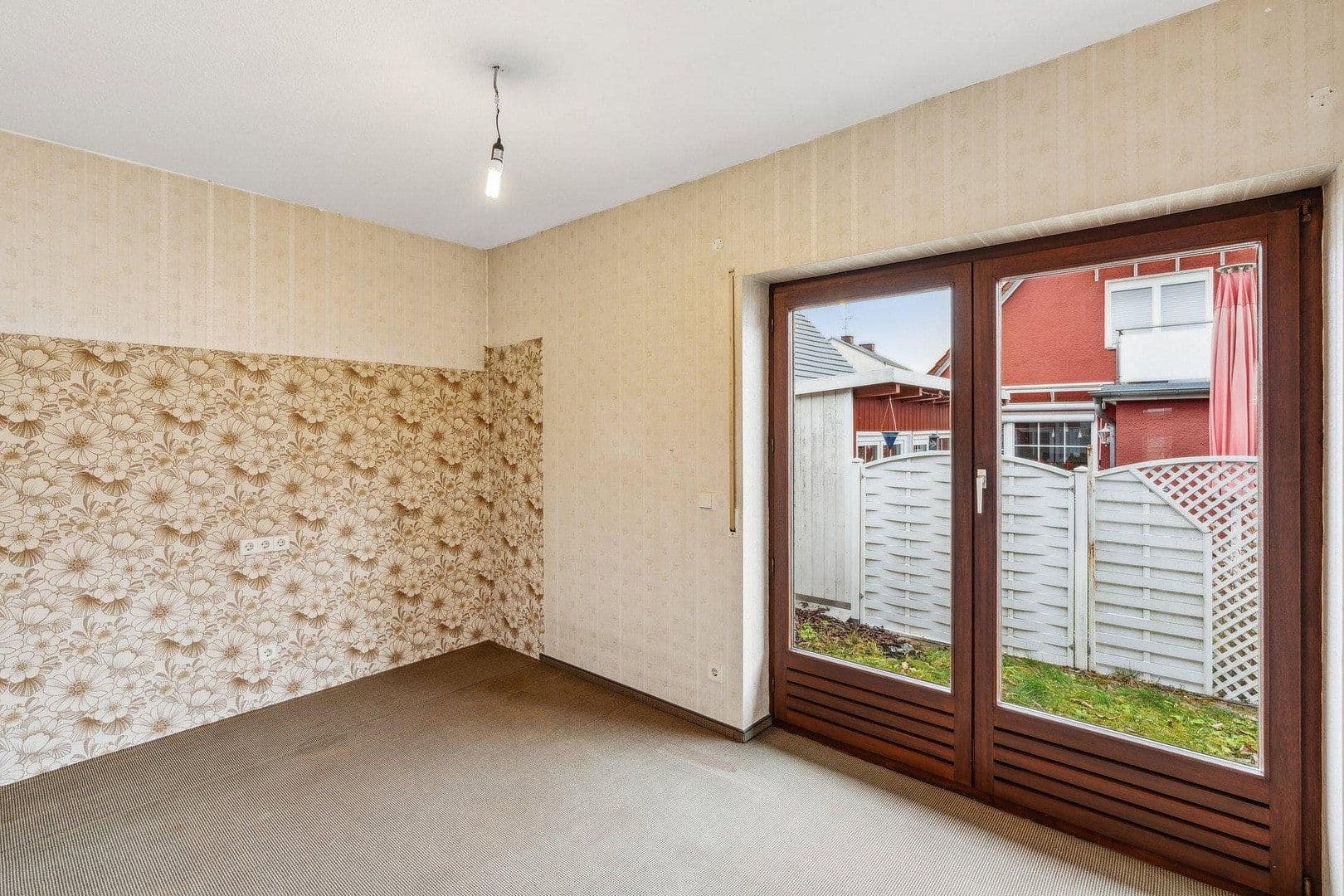 Prodej domu 140 m², pozemek 774 m², Erbach, Bádensko-Württembersko Prodej domu 140 m², pozemek 774 m², Erbach, Bádensko-Württembersko