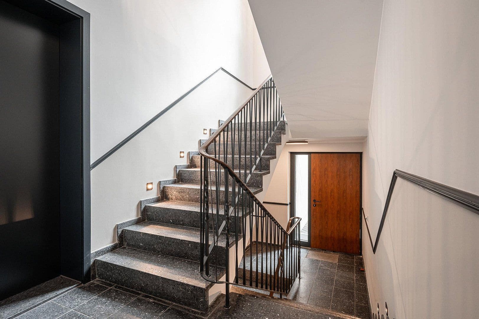 Prodej bytu 2+1 65 m², Leydenallee 37, Berlin, Berlín Prodej bytu 2+1 65 m², Leydenallee 37, Berlin, Berlín