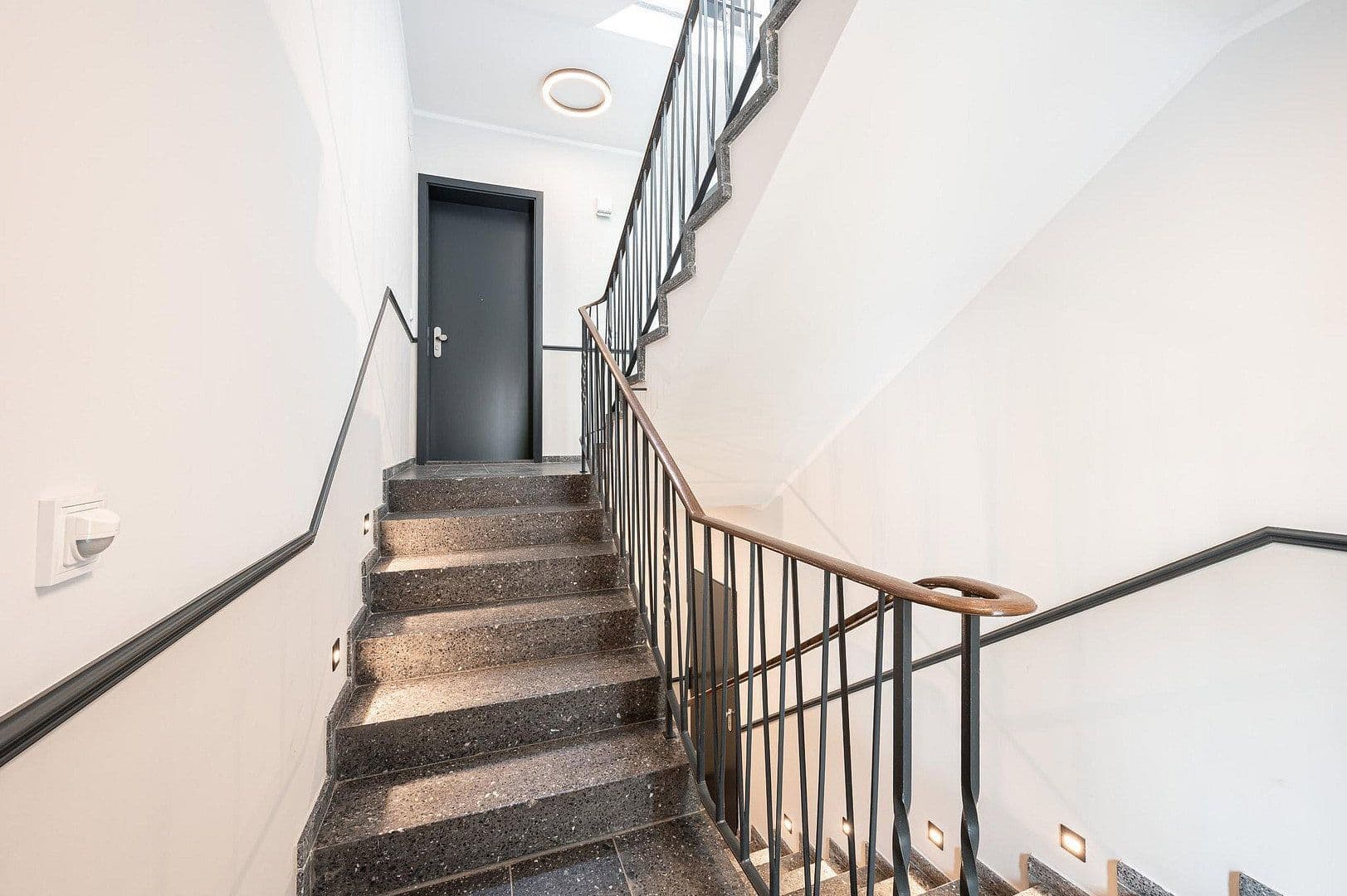 Prodej bytu 2+1 65 m², Leydenallee 37, Berlin, Berlín Prodej bytu 2+1 65 m², Leydenallee 37, Berlin, Berlín