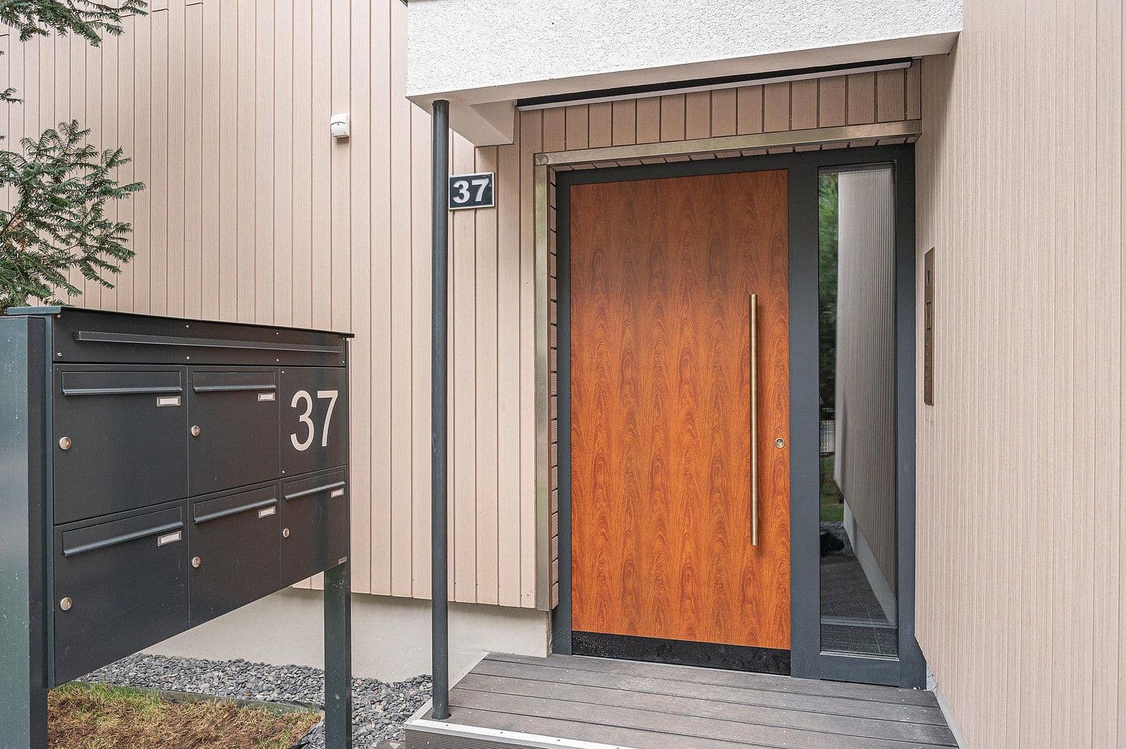 Prodej bytu 2+1 65 m², Leydenallee 37, Berlin, Berlín Prodej bytu 2+1 65 m², Leydenallee 37, Berlin, Berlín