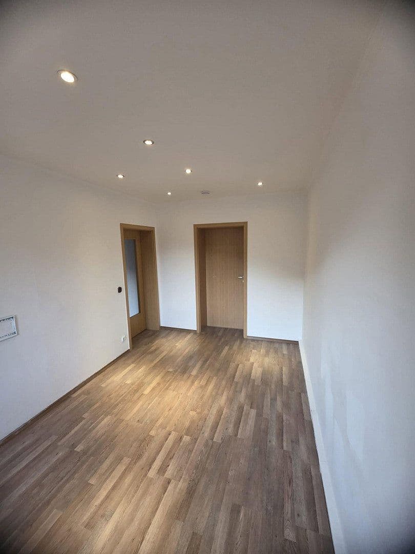 Pronájem bytu 2+1 40 m², Platenstr. 16, Nürnberg, Bavorsko Pronájem bytu 2+1 40 m², Platenstr. 16, Nürnberg, Bavorsko