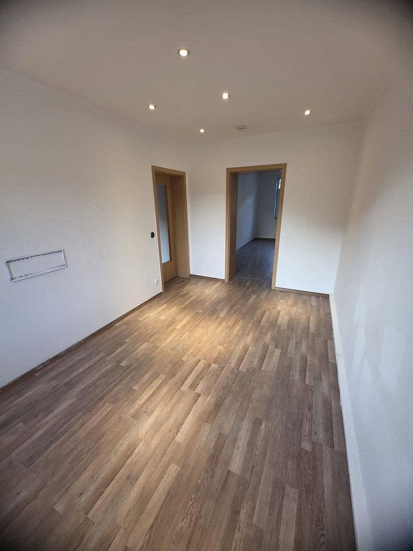Pronájem bytu 2+1 40 m², Platenstr. 16, Nürnberg, Bavorsko Pronájem bytu 2+1 40 m², Platenstr. 16, Nürnberg, Bavorsko