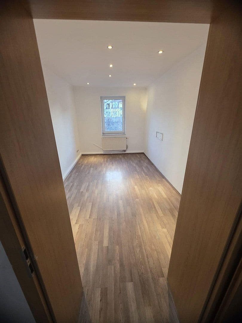 Pronájem bytu 2+1 40 m², Platenstr. 16, Nürnberg, Bavorsko Pronájem bytu 2+1 40 m², Platenstr. 16, Nürnberg, Bavorsko