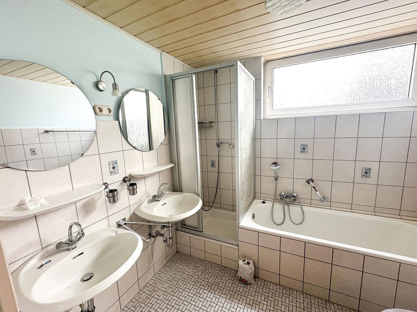 Pronájem bytu 4+1 106 m², Neuwied, Porýní-Falc Pronájem bytu 4+1 106 m², Neuwied, Porýní-Falc