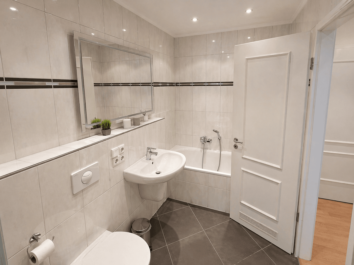 Prodej bytu 3+1 89 m², Frohnauer Weg 5, Hohen Neuendorf, Braniborsko Prodej bytu 3+1 89 m², Frohnauer Weg 5, Hohen Neuendorf, Braniborsko