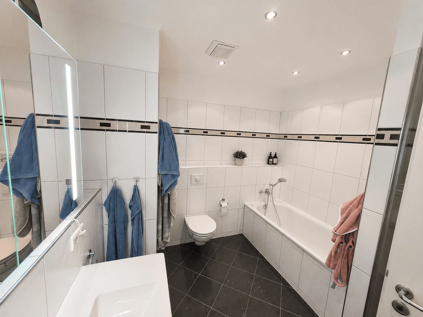 Prodej bytu 3+1 89 m², Frohnauer Weg 5, Hohen Neuendorf, Braniborsko Prodej bytu 3+1 89 m², Frohnauer Weg 5, Hohen Neuendorf, Braniborsko