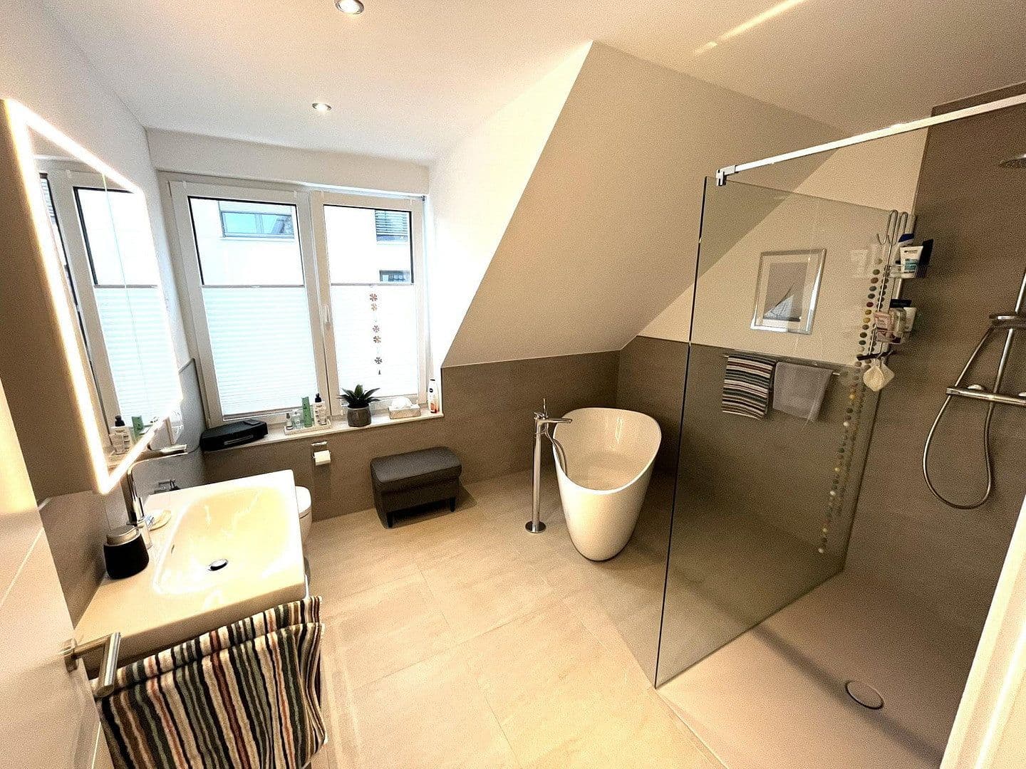 Pronájem domu 128 m², pozemek 320 m², Detmold, Severní Porýní-Vestfálsko Pronájem domu 128 m², pozemek 320 m², Detmold, Severní Porýní-Vestfálsko
