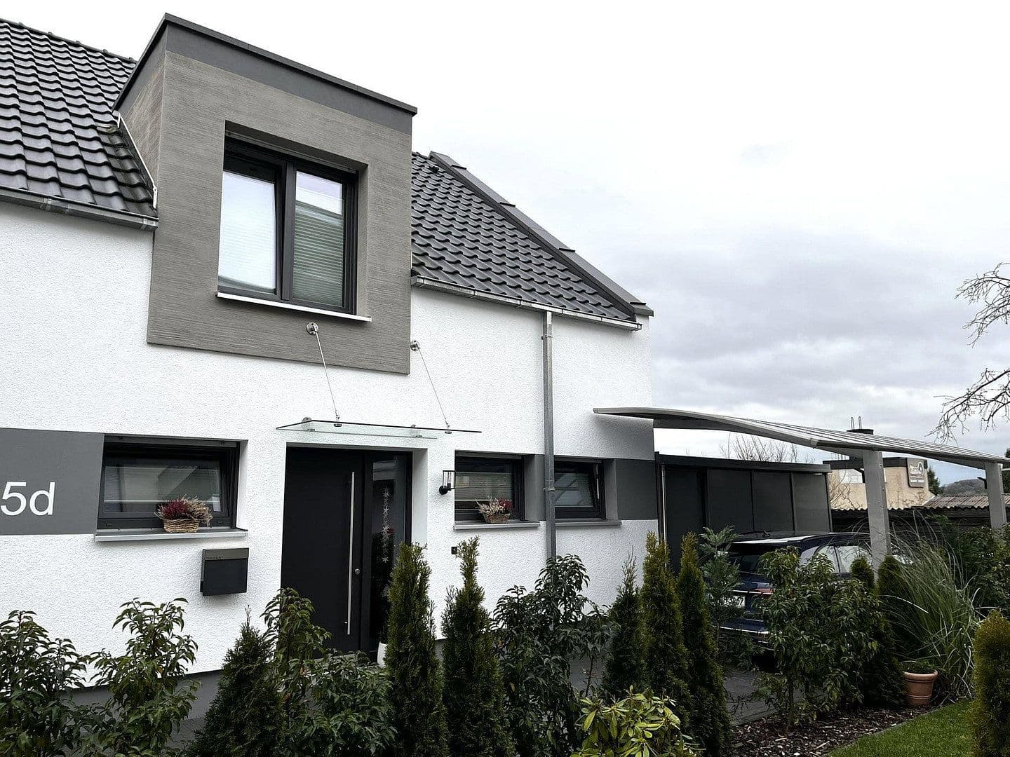 Pronájem domu 128 m², pozemek 320 m², Detmold, Severní Porýní-Vestfálsko Pronájem domu 128 m², pozemek 320 m², Detmold, Severní Porýní-Vestfálsko