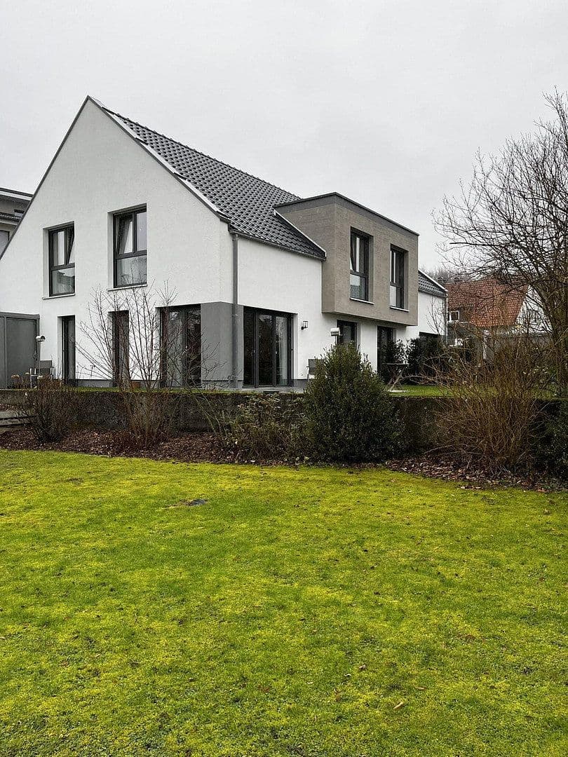 Pronájem domu 128 m², pozemek 320 m², Detmold, Severní Porýní-Vestfálsko Pronájem domu 128 m², pozemek 320 m², Detmold, Severní Porýní-Vestfálsko