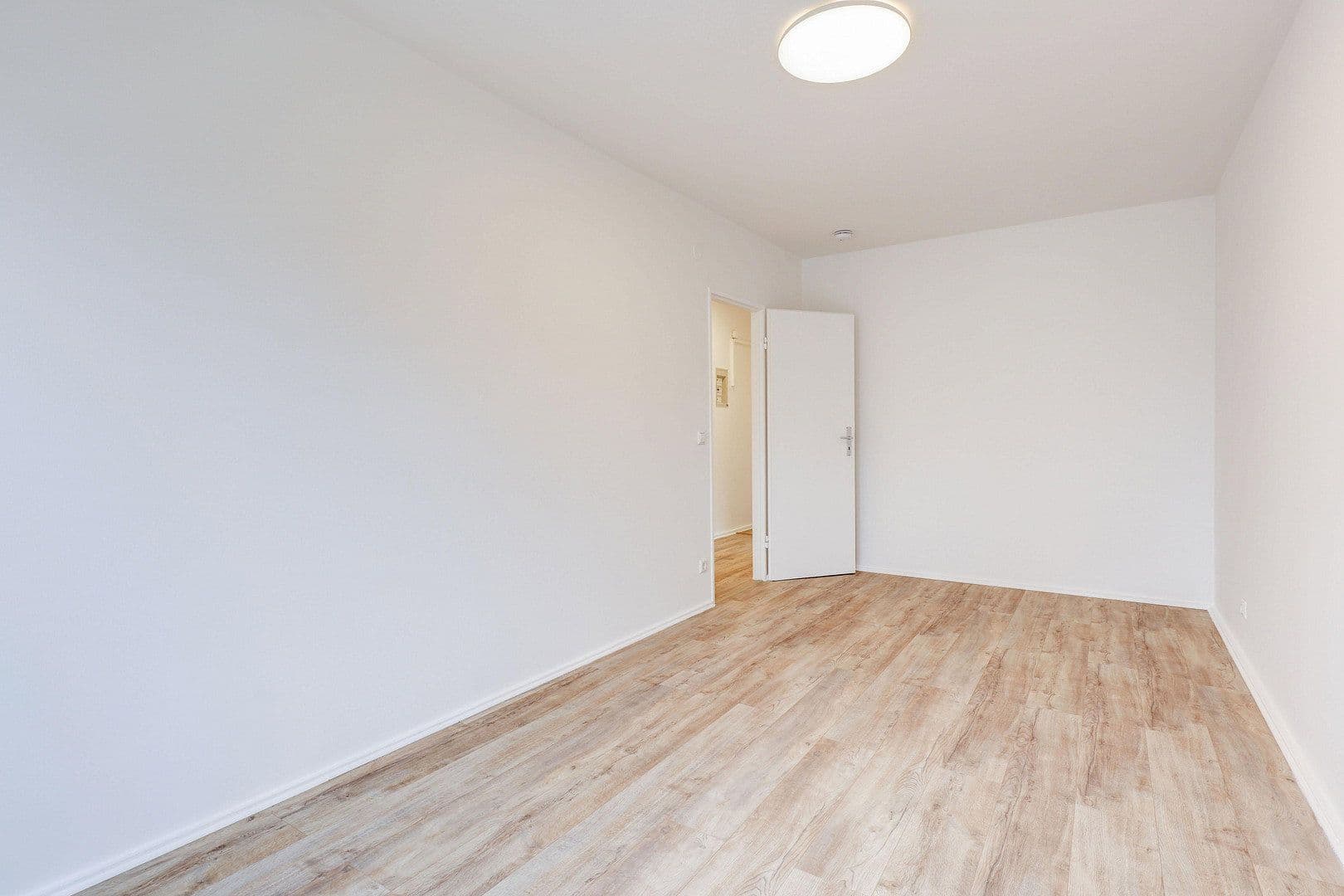 Prodej bytu 3+1 80 m², Dahlemer Weg 93, Berlin, Berlín Prodej bytu 3+1 80 m², Dahlemer Weg 93, Berlin, Berlín