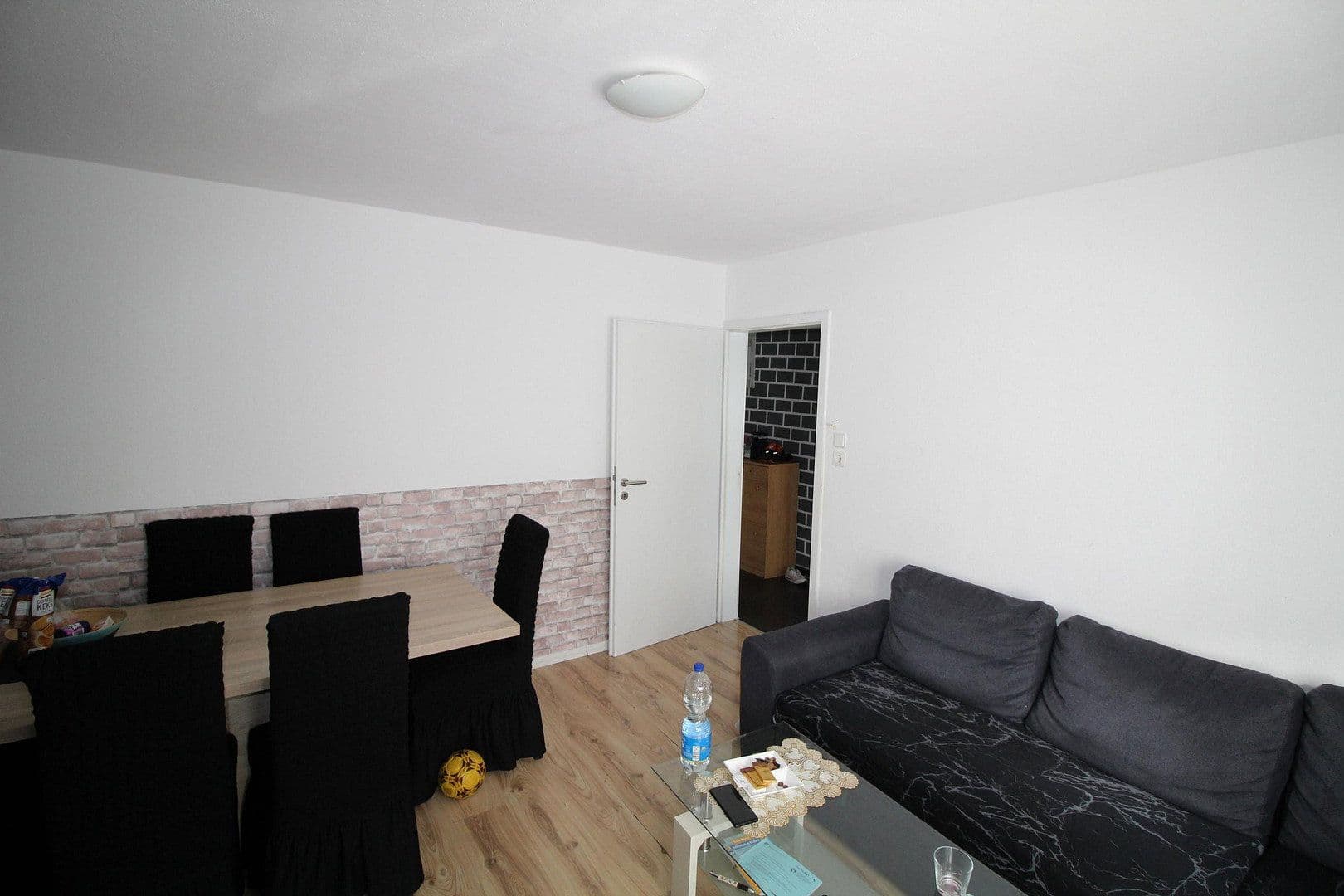 Prodej domu 163 m², pozemek 142 m², Stuttgart, Bádensko-Württembersko Prodej domu 163 m², pozemek 142 m², Stuttgart, Bádensko-Württembersko