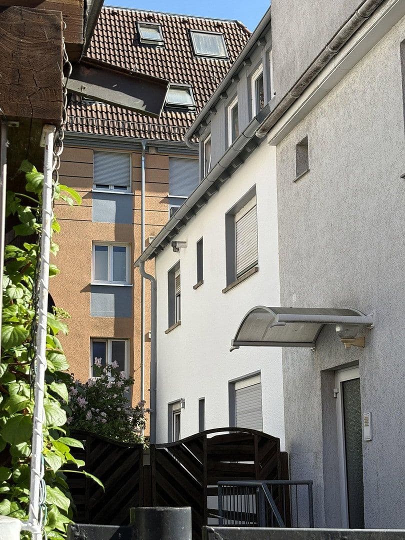 Prodej domu 163 m², pozemek 142 m², Stuttgart, Bádensko-Württembersko Prodej domu 163 m², pozemek 142 m², Stuttgart, Bádensko-Württembersko