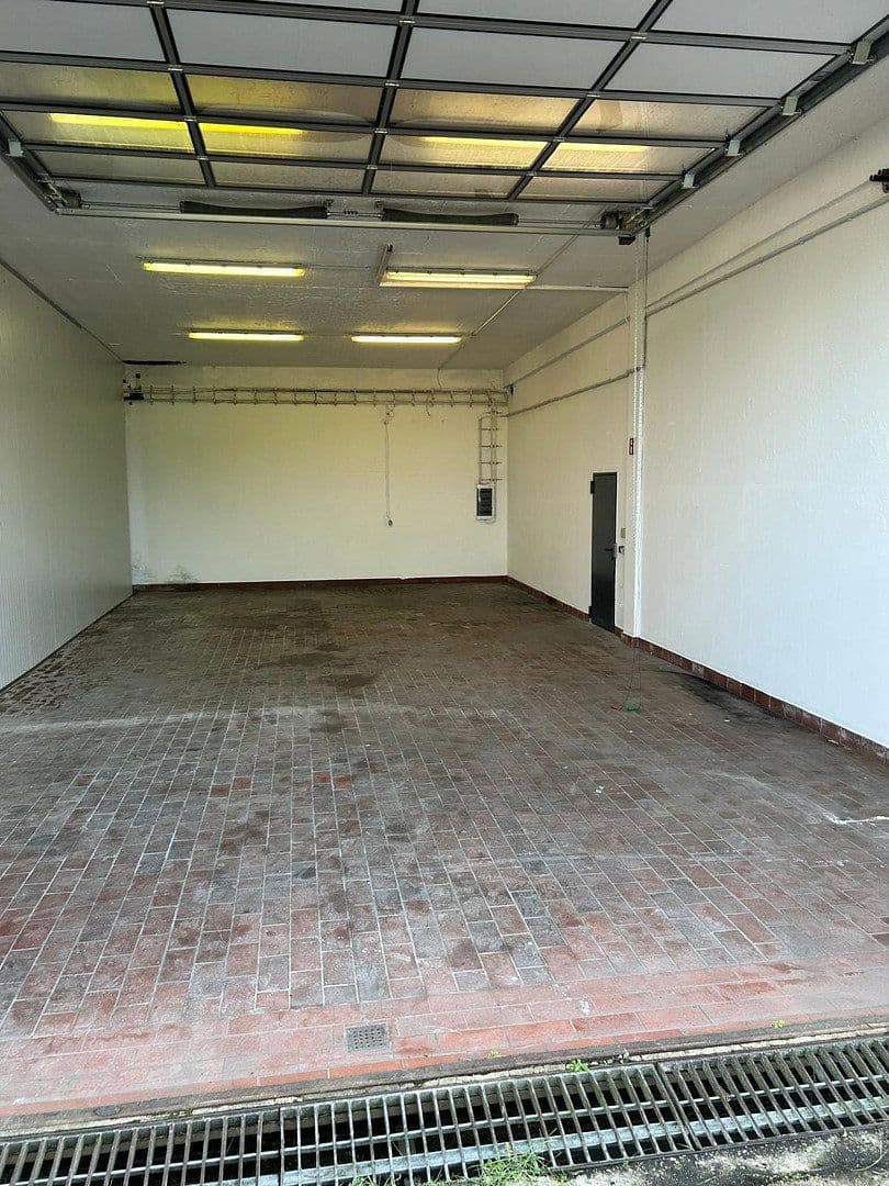 Pronájem nebytového prostoru 131 m², Iserlohn, Severní Porýní-Vestfálsko Pronájem nebytového prostoru 131 m², Iserlohn, Severní Porýní-Vestfálsko