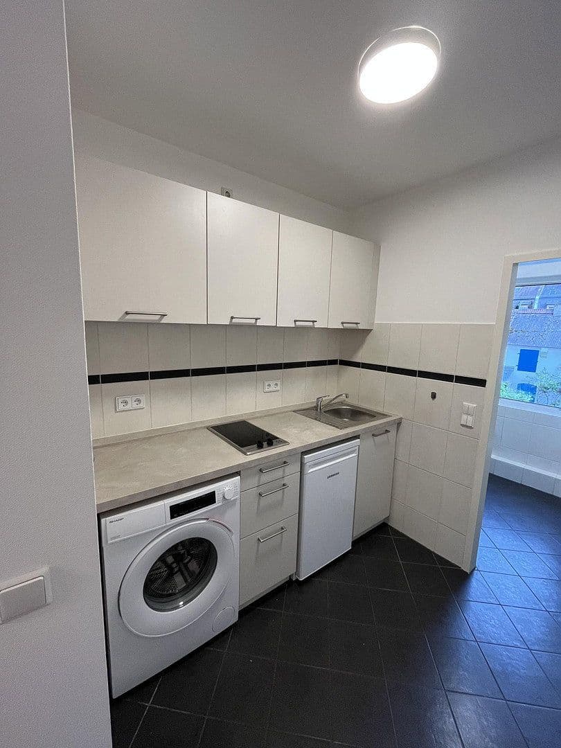 Pronájem bytu 1+1 21 m², Oeserstraße 13, Frankfurt Nied, Hessen Pronájem bytu 1+1 21 m², Oeserstraße 13, Frankfurt Nied, Hessen