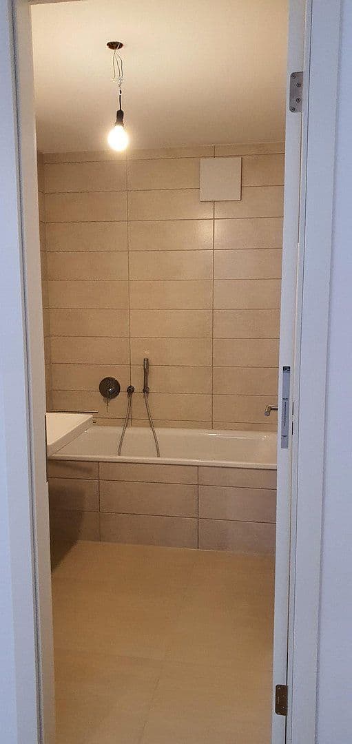 Pronájem bytu 2+1 60 m², Siegmund-Schacky-Str. 15, München, Bavorsko Pronájem bytu 2+1 60 m², Siegmund-Schacky-Str. 15, München, Bavorsko