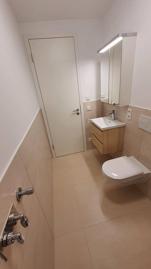 Pronájem bytu 2+1 60 m², Siegmund-Schacky-Str. 15, München, Bavorsko Pronájem bytu 2+1 60 m², Siegmund-Schacky-Str. 15, München, Bavorsko