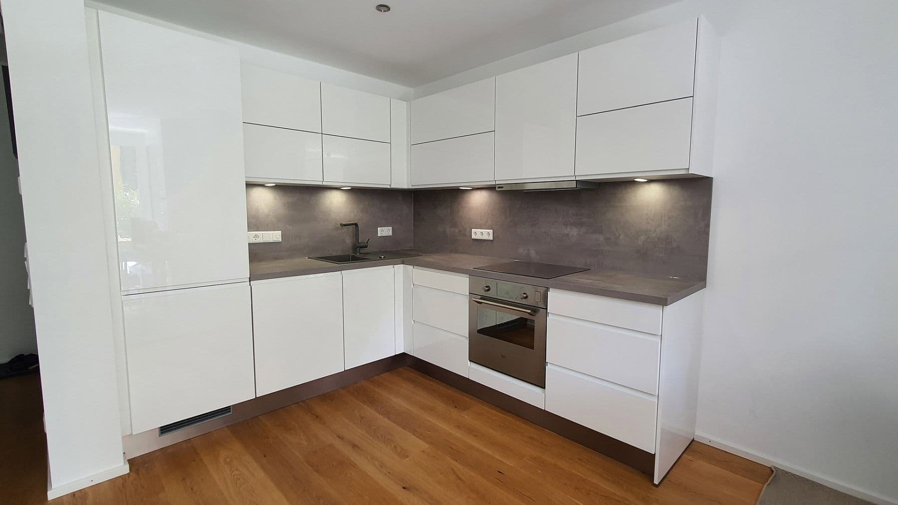 Pronájem bytu 2+1 60 m², Siegmund-Schacky-Str. 15, München, Bavorsko Pronájem bytu 2+1 60 m², Siegmund-Schacky-Str. 15, München, Bavorsko