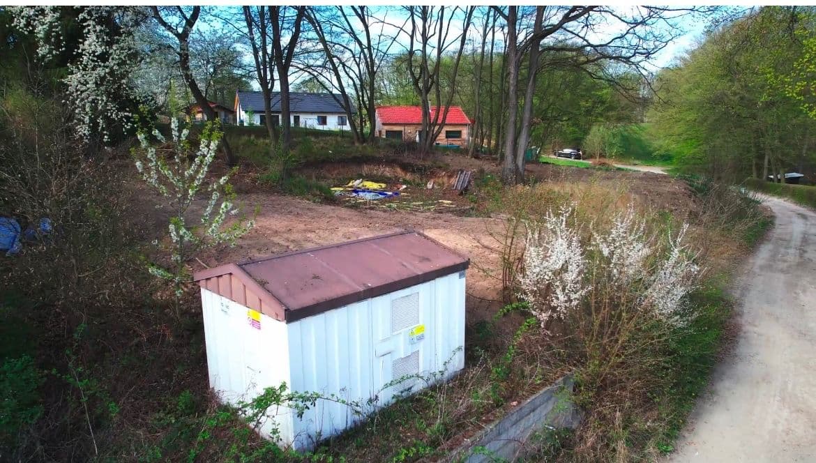 Prodej pozemku 1.071 m², osada Na Hradcích, Stříbrná Skalice, Středočeský kraj Prodej pozemku 1.071 m², osada Na Hradcích, Stříbrná Skalice, Středočeský kraj