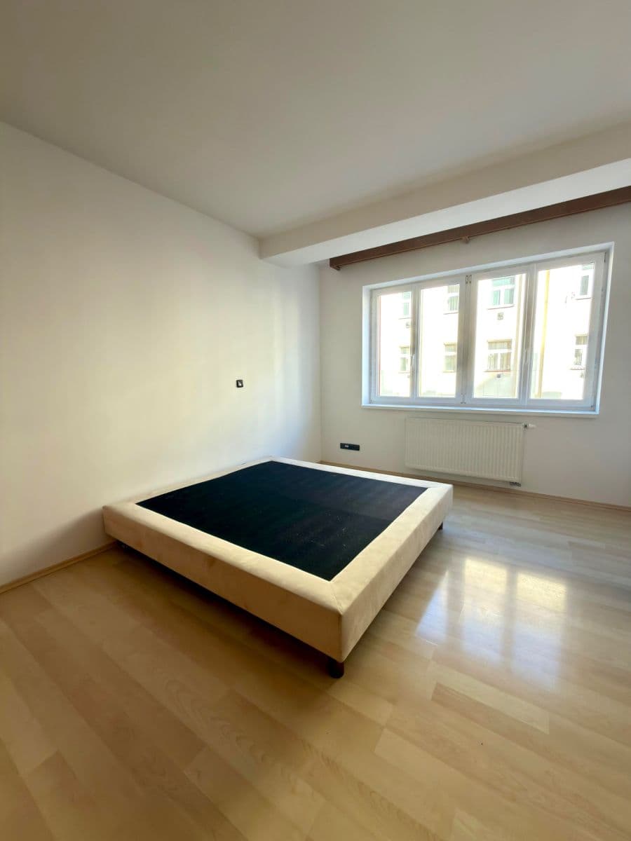 Pronájem bytu 1+1 47 m², Viklefova, Praha, Praha Pronájem bytu 1+1 47 m², Viklefova, Praha, Praha