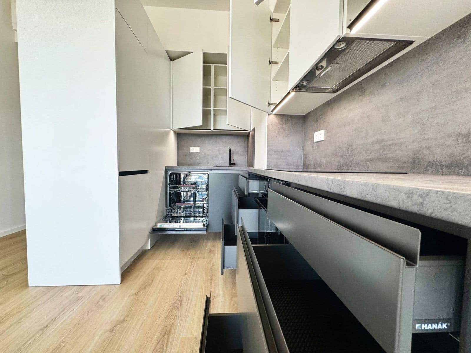 Pronájem bytu 1+kk 37 m², V háji, Praha, Praha Pronájem bytu 1+kk 37 m², V háji, Praha, Praha