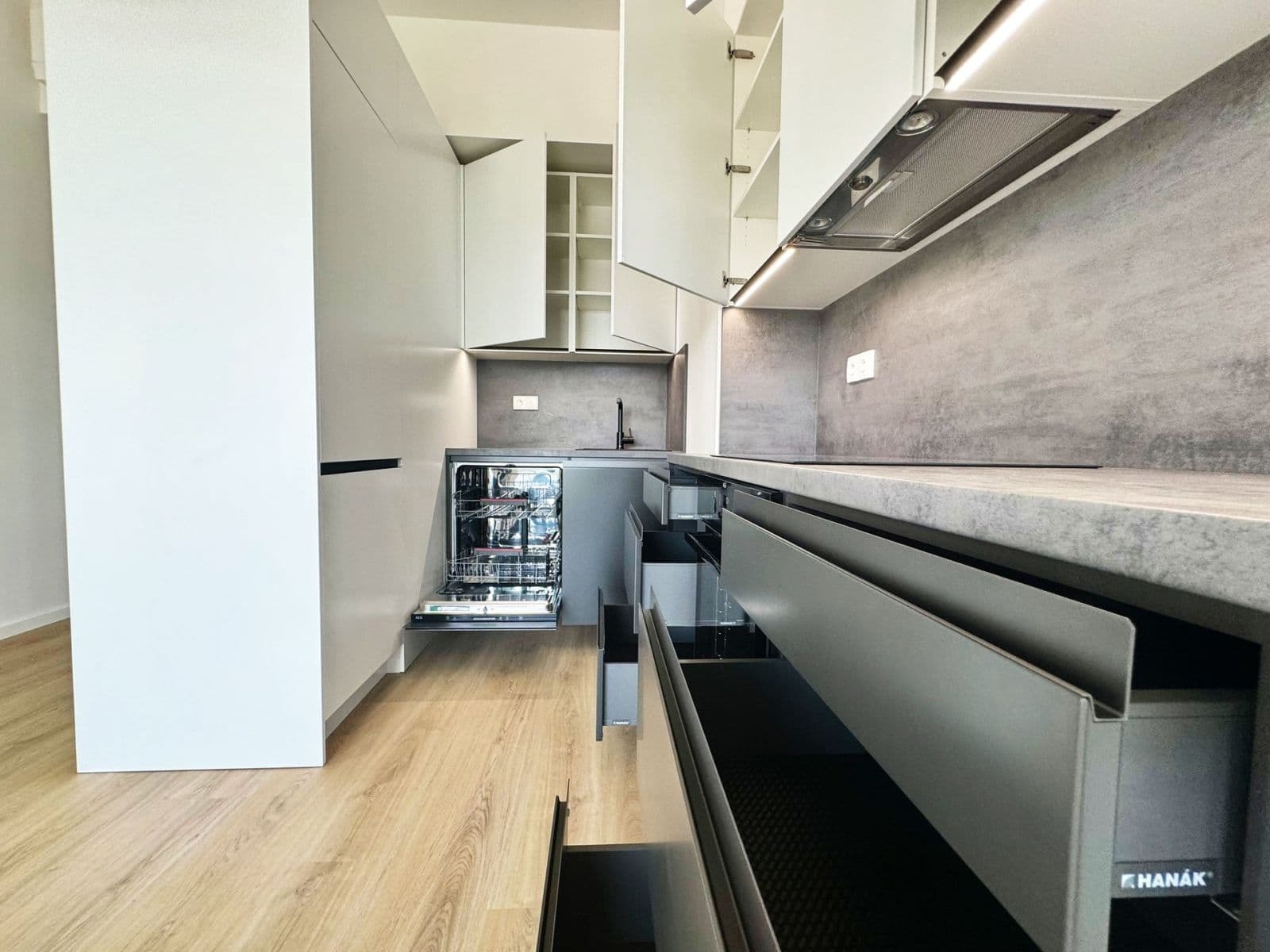 Pronájem bytu 1+kk 37 m², V háji, Praha, Praha Pronájem bytu 1+kk 37 m², V háji, Praha, Praha