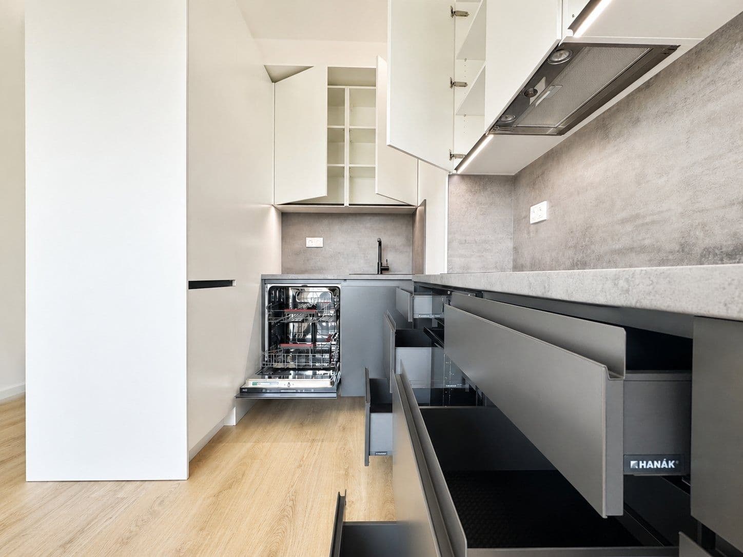Pronájem bytu 1+kk 37 m², V háji, Praha, Praha Pronájem bytu 1+kk 37 m², V háji, Praha, Praha
