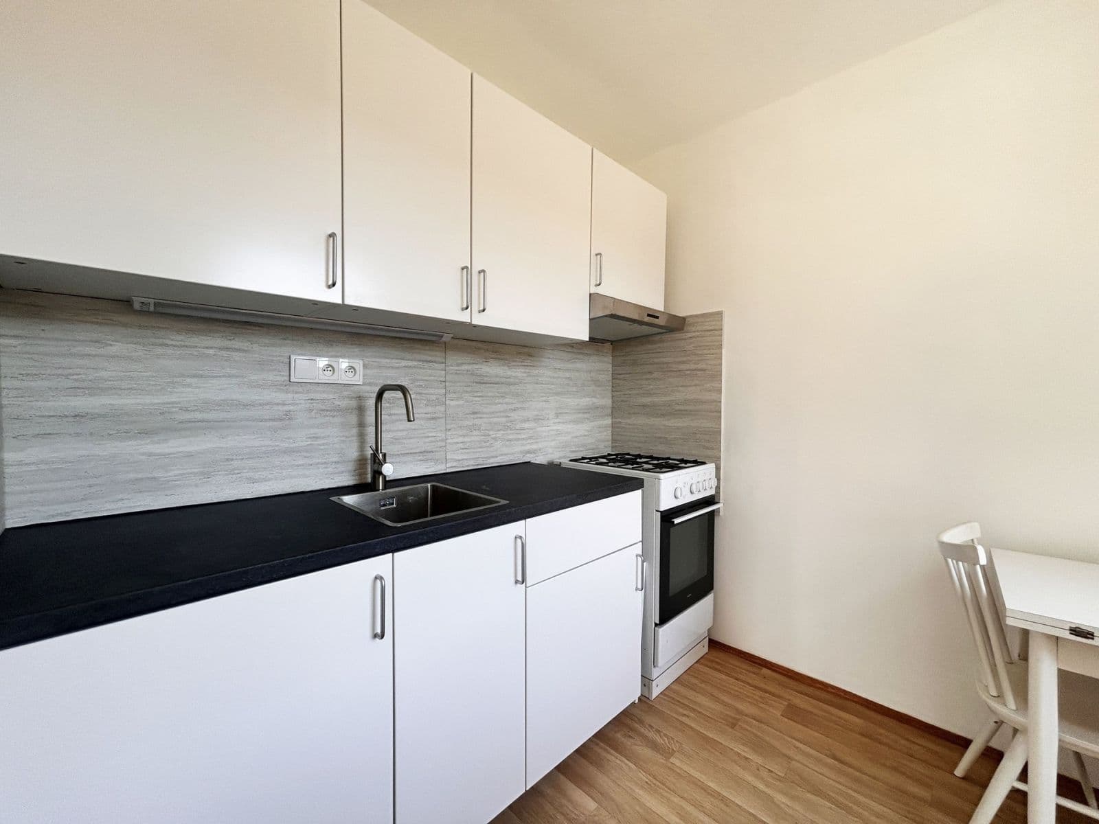 Pronájem bytu 2+kk 41 m², Průchova, Kladno, Středočeský kraj Pronájem bytu 2+kk 41 m², Průchova, Kladno, Středočeský kraj