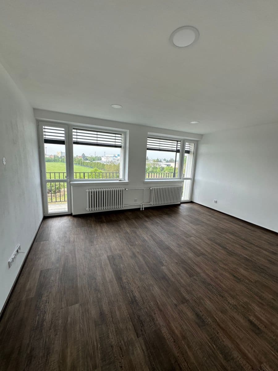Pronájem bytu 2+1 70 m², Solná cesta, Uherské Hradiště, Zlínský kraj Pronájem bytu 2+1 70 m², Solná cesta, Uherské Hradiště, Zlínský kraj