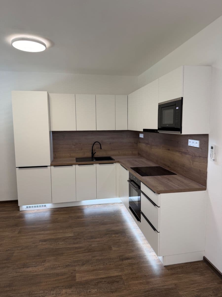 Pronájem bytu 2+1 70 m², Solná cesta, Uherské Hradiště, Zlínský kraj Pronájem bytu 2+1 70 m², Solná cesta, Uherské Hradiště, Zlínský kraj