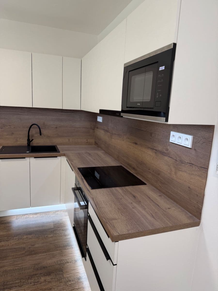Pronájem bytu 2+1 70 m², Solná cesta, Uherské Hradiště, Zlínský kraj Pronájem bytu 2+1 70 m², Solná cesta, Uherské Hradiště, Zlínský kraj
