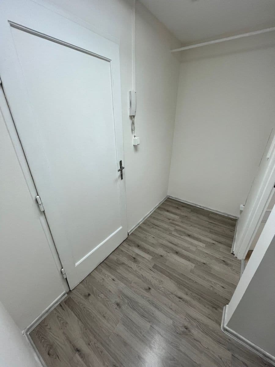 Pronájem bytu 1+1 40 m², Užocká, Praha, Praha Pronájem bytu 1+1 40 m², Užocká, Praha, Praha